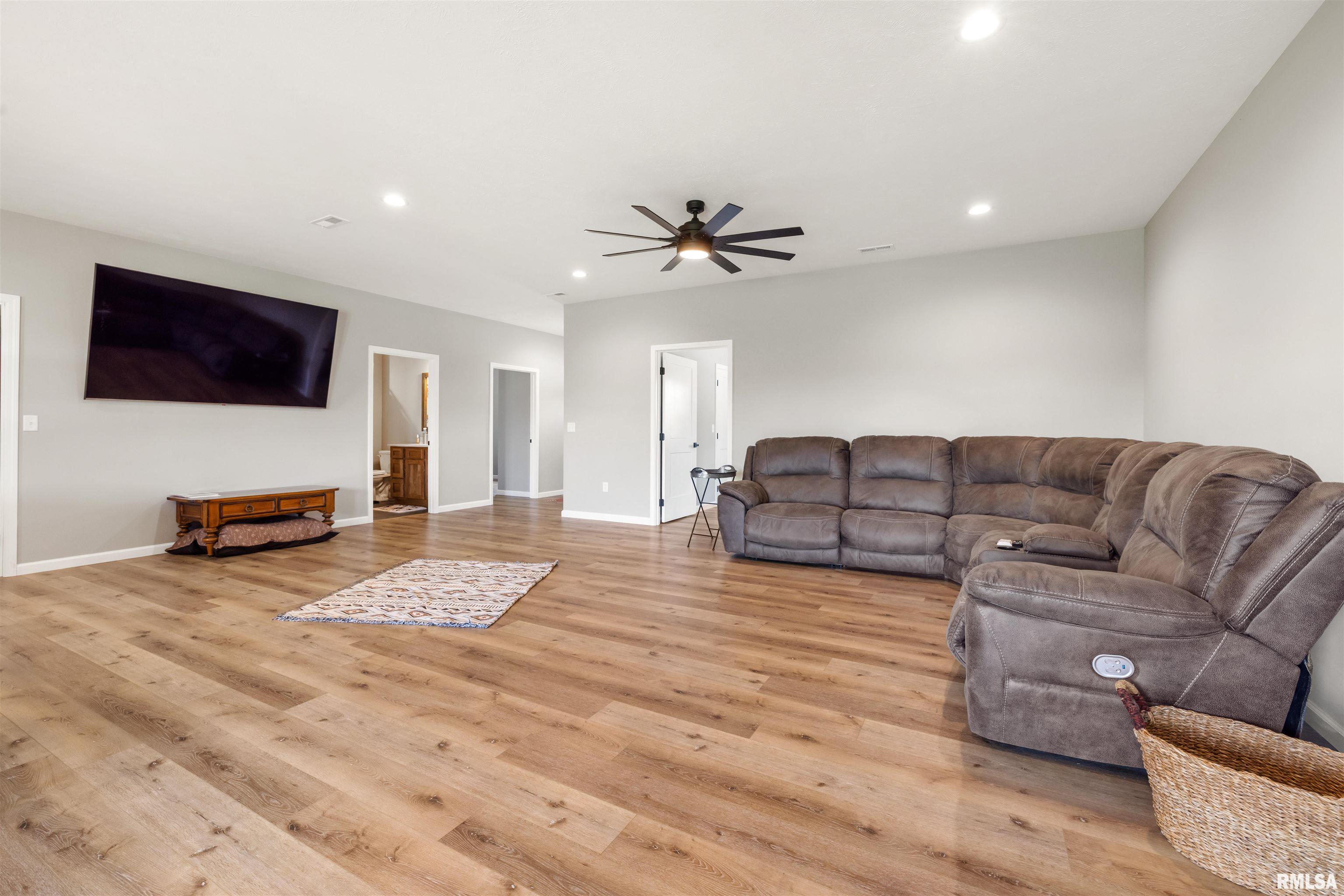 142 Oak Road Harrisburg, IL 62946 - Photo 13 of 47