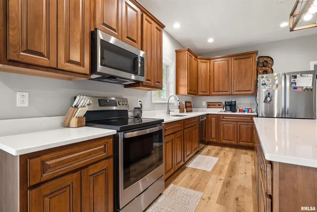 $390,000 | 142 Oak Road, Harrisburg, IL 62946