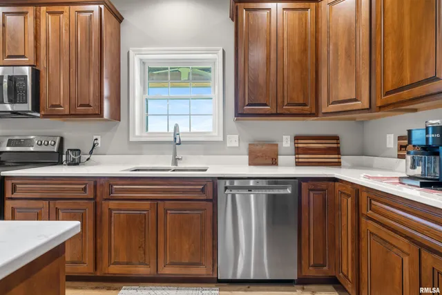 $390,000 | 142 Oak Road, Harrisburg, IL 62946