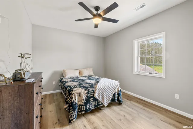 $390,000 | 142 Oak Road, Harrisburg, IL 62946