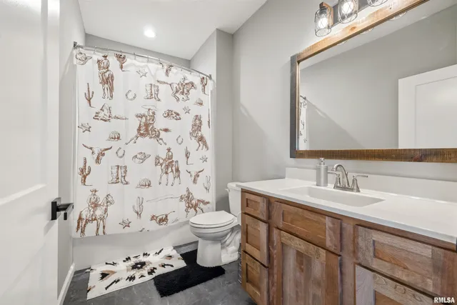 $390,000 | 142 Oak Road, Harrisburg, IL 62946