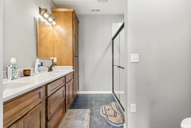 $390,000 | 142 Oak Road, Harrisburg, IL 62946