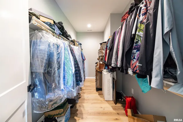 $390,000 | 142 Oak Road, Harrisburg, IL 62946