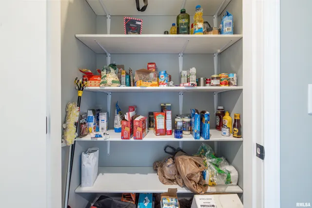 $390,000 | 142 Oak Road, Harrisburg, IL 62946