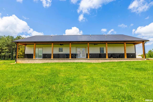 $390,000 | 142 Oak Road, Harrisburg, IL 62946