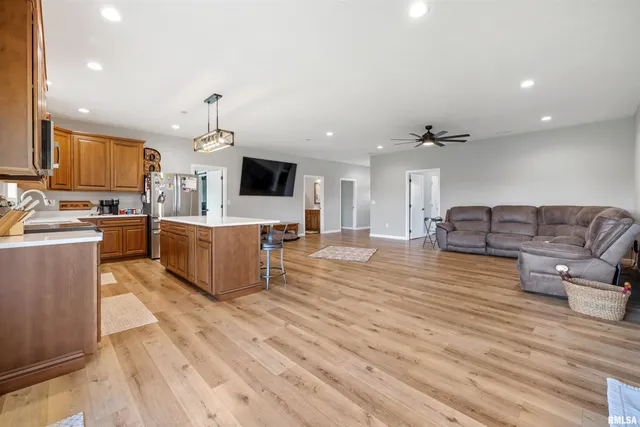 $390,000 | 142 Oak Road, Harrisburg, IL 62946