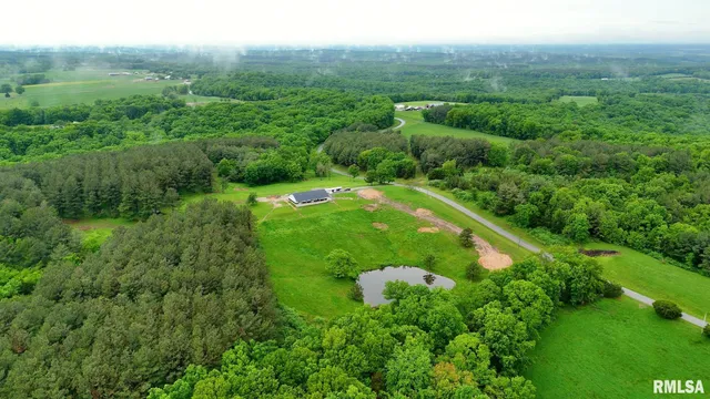 $390,000 | 142 Oak Road, Harrisburg, IL 62946