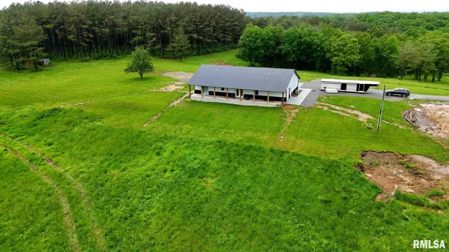 $390,000 | 142 Oak Road, Harrisburg, IL 62946