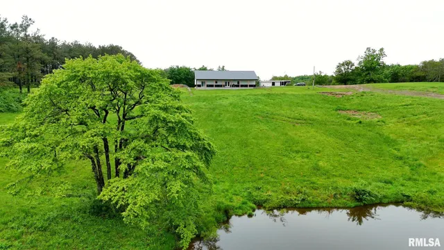 $390,000 | 142 Oak Road, Harrisburg, IL 62946