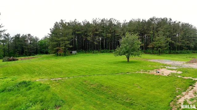 $390,000 | 142 Oak Road, Harrisburg, IL 62946