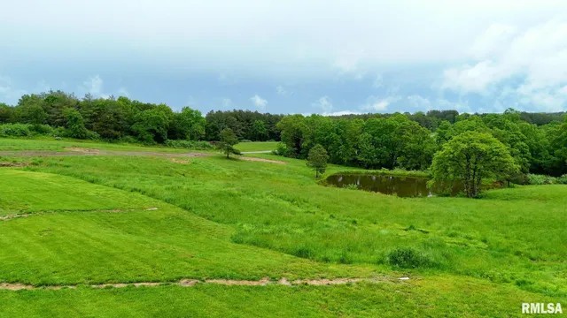 $390,000 | 142 Oak Road, Harrisburg, IL 62946