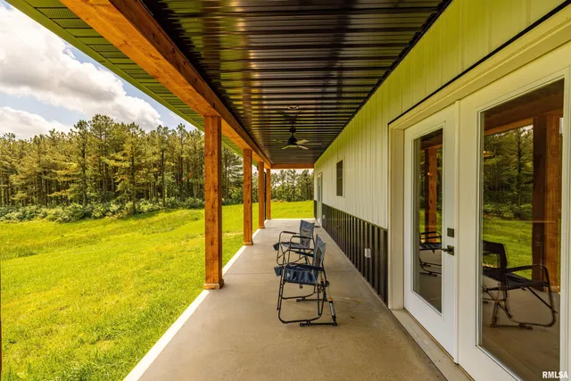 $390,000 | 142 Oak Road, Harrisburg, IL 62946