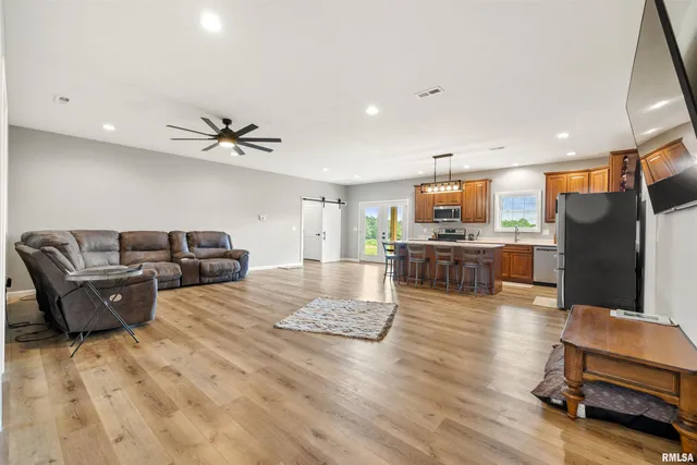 $390,000 | 142 Oak Road, Harrisburg, IL 62946