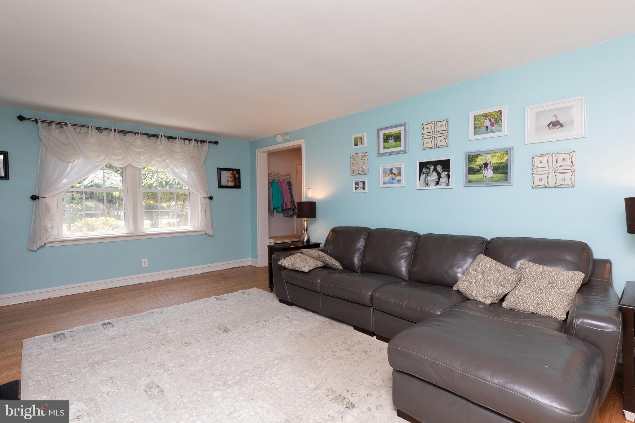 540 Custis Road Glenside, PA 19038 - Photo 21 of 57 Living Room