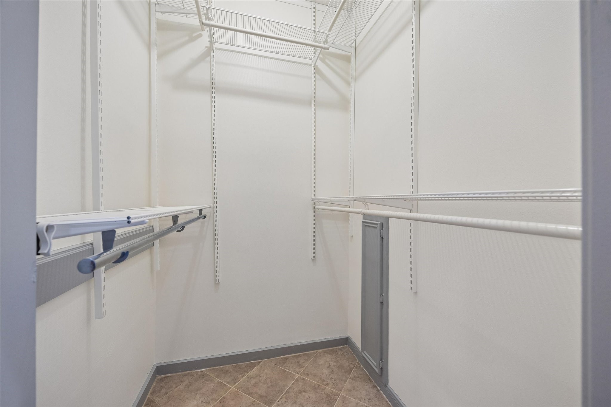 727 Bunker Hill Road, Unit 92 Houston, TX 77024 - Photo 19 of 50 PRIMARY SUITE SHOWCASES TWO GENEROUSLY SIZED CLOSETS.