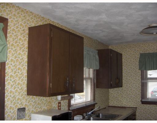 139 Rocco Avenue Pawtucket, RI 02860 - Photo 4 of 8 Kitchen.
