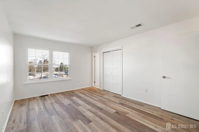 $439,999 | 127 Hampton Court, Somerset, NJ 08873