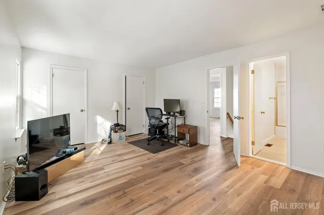 $439,999 | 127 Hampton Court, Somerset, NJ 08873