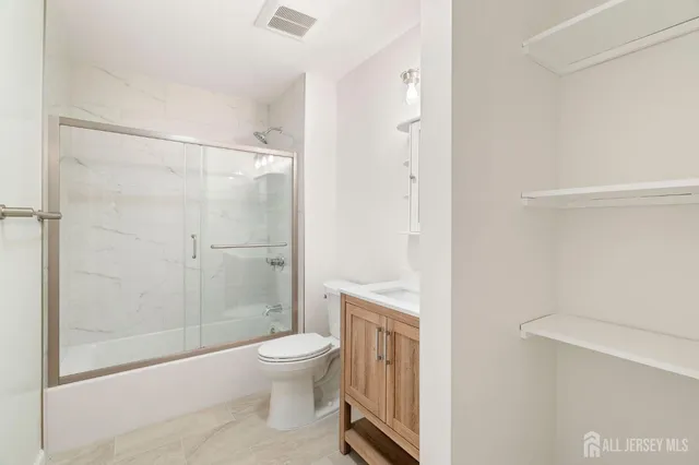 $439,999 | 127 Hampton Court, Somerset, NJ 08873