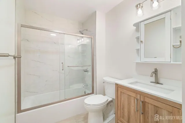 $439,999 | 127 Hampton Court, Somerset, NJ 08873