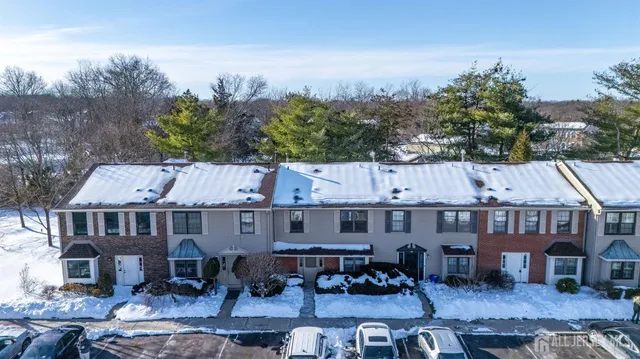 $439,999 | 127 Hampton Court, Somerset, NJ 08873