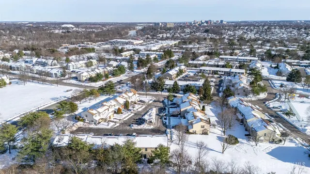 $439,999 | 127 Hampton Court, Somerset, NJ 08873