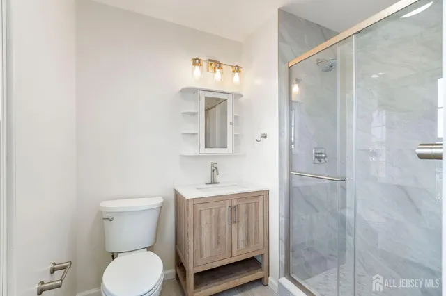 $439,999 | 127 Hampton Court, Somerset, NJ 08873