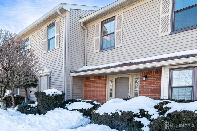 $439,999 | 127 Hampton Court, Somerset, NJ 08873