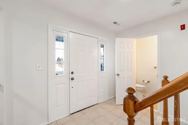 $439,999 | 127 Hampton Court, Somerset, NJ 08873