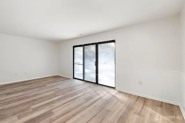 $439,999 | 127 Hampton Court, Somerset, NJ 08873