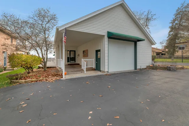 $1,250,000 | W949 Miramar Drive, East Troy, WI 53120