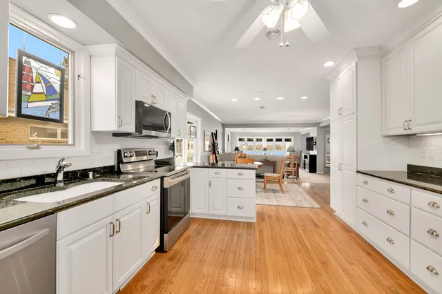 $1,250,000 | W949 Miramar Drive, East Troy, WI 53120