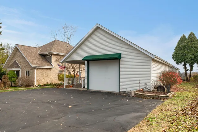 $1,250,000 | W949 Miramar Drive, East Troy, WI 53120