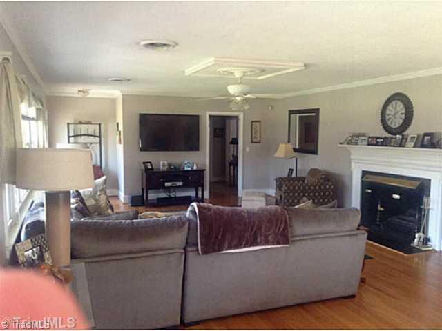 113 Ridgewood Drive Lexington, NC 27292 - Photo 2 of 16 Living Room.