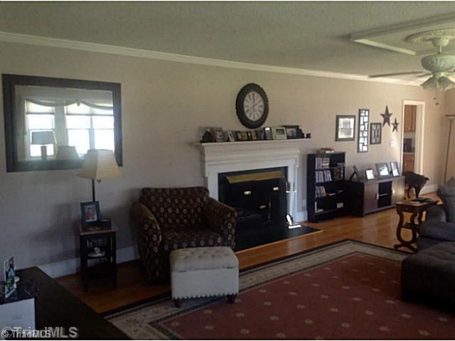 113 Ridgewood Drive Lexington, NC 27292 - Photo 3 of 16 Living Room.