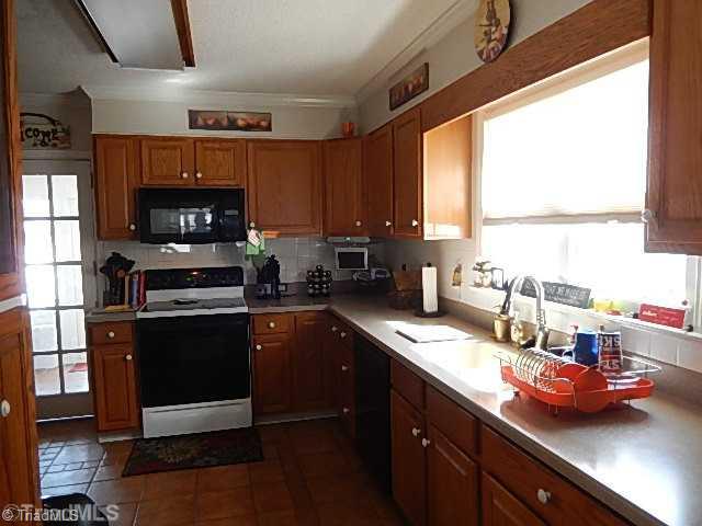 113 Ridgewood Drive Lexington, NC 27292 - Photo 4 of 16 Kitchen.