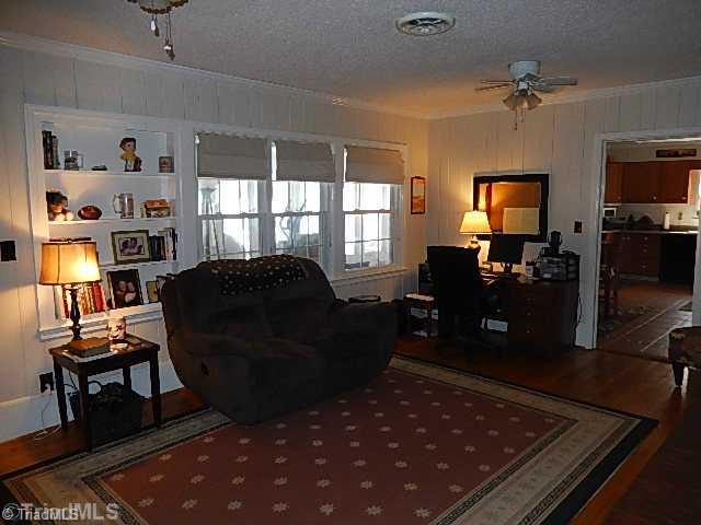 113 Ridgewood Drive Lexington, NC 27292 - Photo 5 of 16 Den/Family/Great Room.