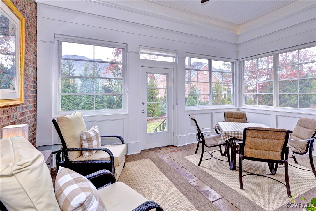 104 Edenbridge Williamsburg, VA 23188 - Photo 42 of 50 a dining room with furniture and windows
