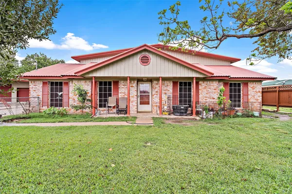 $5,000,000 | 7438 Wright Road, Houston, TX 77041