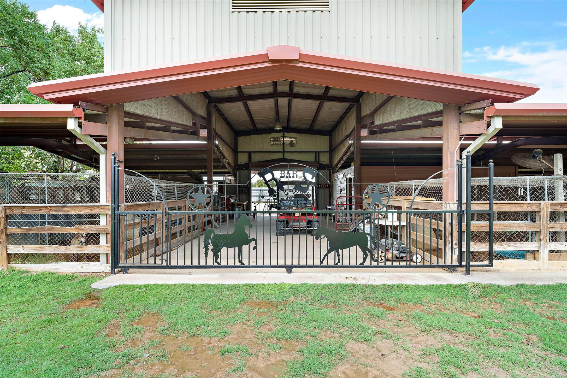 7438 Wright Road Houston, TX 77041 - Photo 35 of 50 The horse stable with 6 stalls.