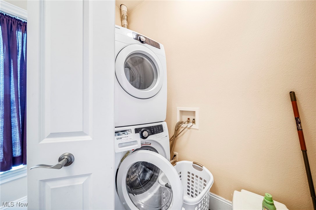 4699 Lake Road, Unit 401 Geneva, OH 44041 - Photo 22 of 36 in unit laundry