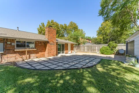 $429,000 | 2515 Blue Willow Drive, Houston, TX 77042