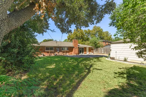 $429,000 | 2515 Blue Willow Drive, Houston, TX 77042