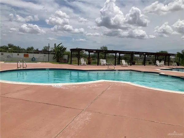 $990 | 2900 Ashley Drive, Unit 405, Pharr, TX 78577