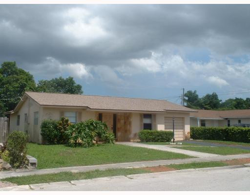 22300 Southwest 63rd Avenue Boca Raton, FL 33428 - Photo 1 of 16 Exterior Front