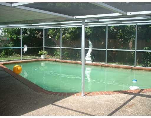 22300 Southwest 63rd Avenue Boca Raton, FL 33428 - Photo 2 of 16 Swimming Pool/Hot Tub/Sauna