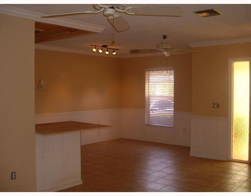22300 Southwest 63rd Avenue Boca Raton, FL 33428 - Photo 4 of 16 Living Room
