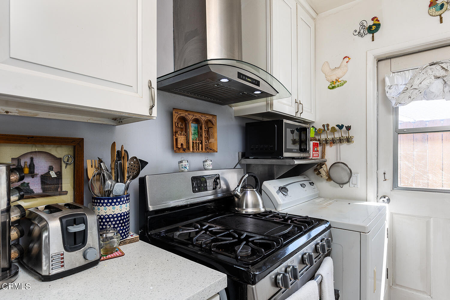 504 North Catalina Avenue Pasadena, CA 91106 - Photo 26 of 42 a kitchen with a stove and a sink