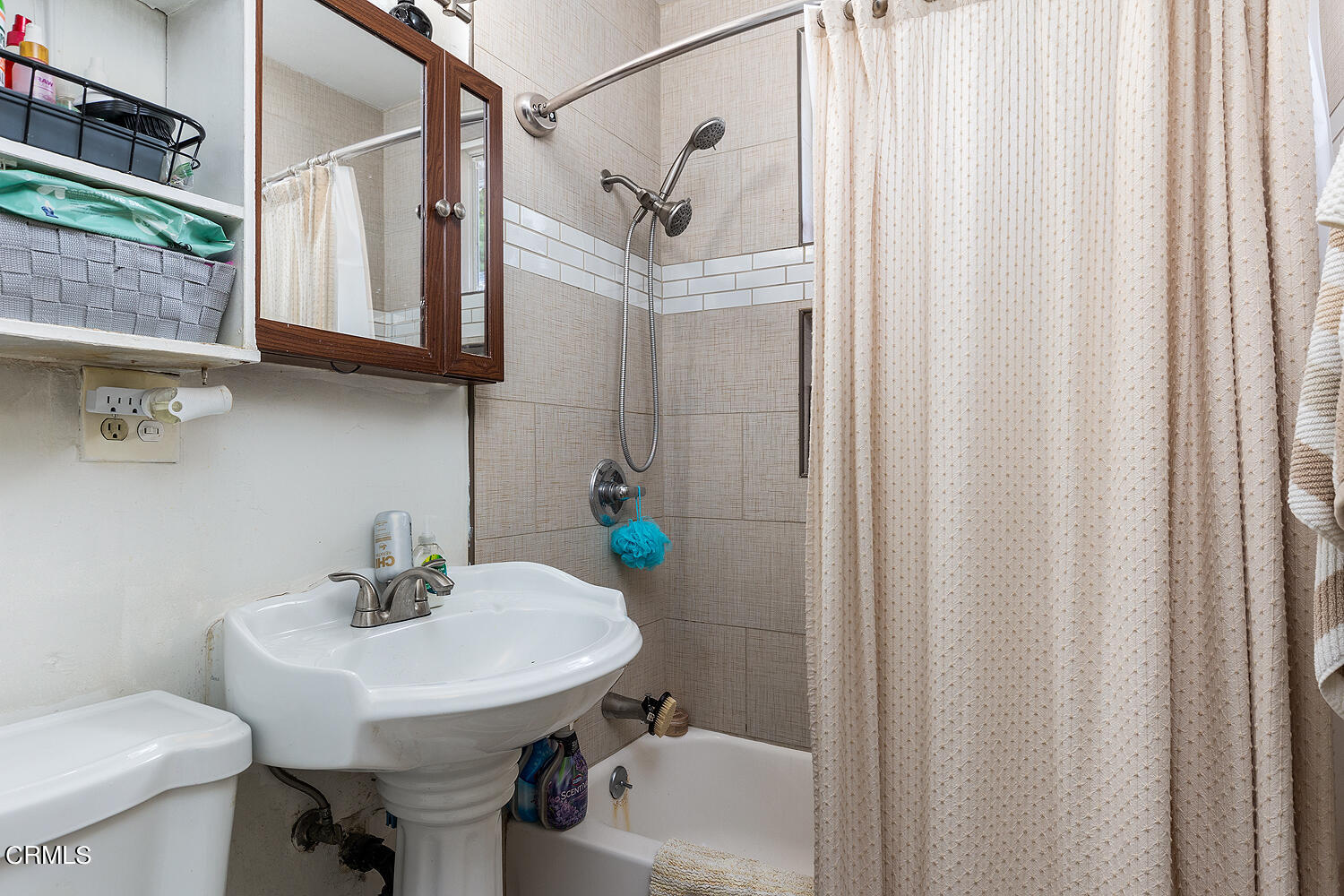 504 North Catalina Avenue Pasadena, CA 91106 - Photo 27 of 42 a bathroom with a sink a toilet and shower curtain