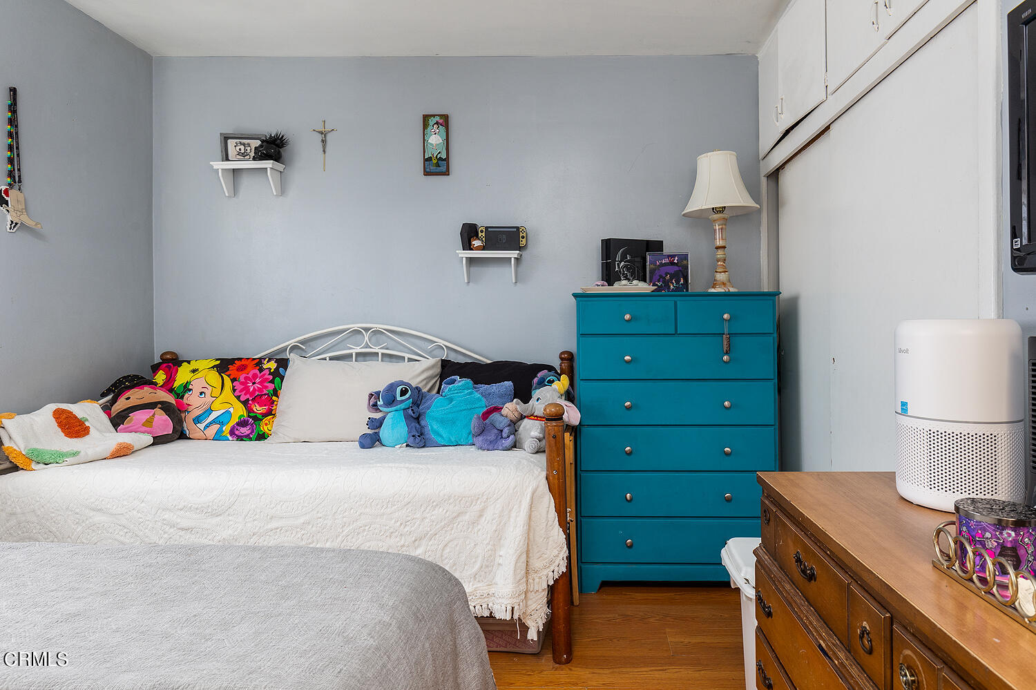 504 North Catalina Avenue Pasadena, CA 91106 - Photo 28 of 42 a bedroom with a bed and a dresser